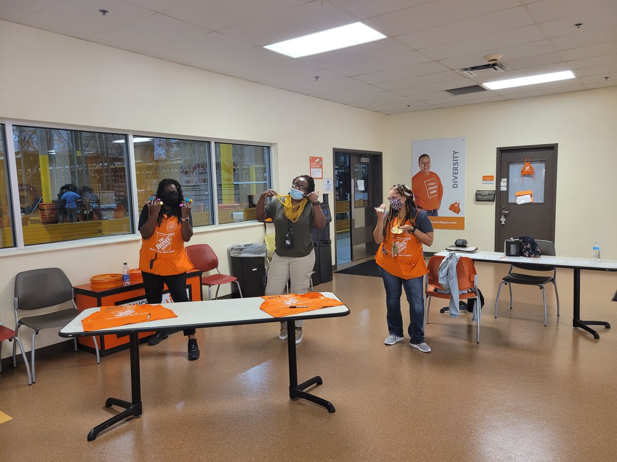 Bunt Cakes and Bling!!!- Success Share