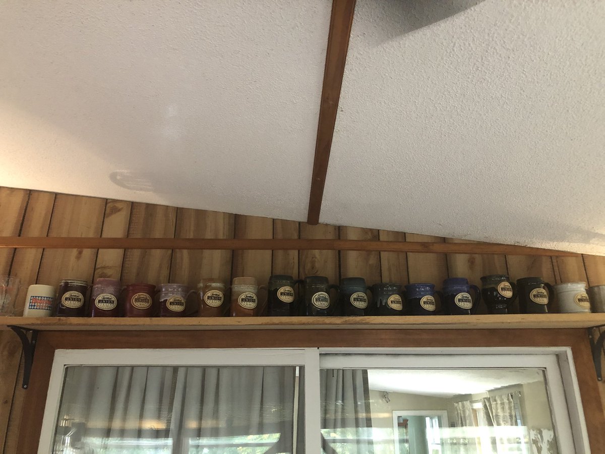 chrissyfitz611's tweet photo. When you spend your Saturday afternoon organizing your Union Station Brewery mugs by color... #USB #thehomeedit @netflix #organizing #inspired #2020Fun #toomuchNetflix https://t.co/VVUIoQ9GRL