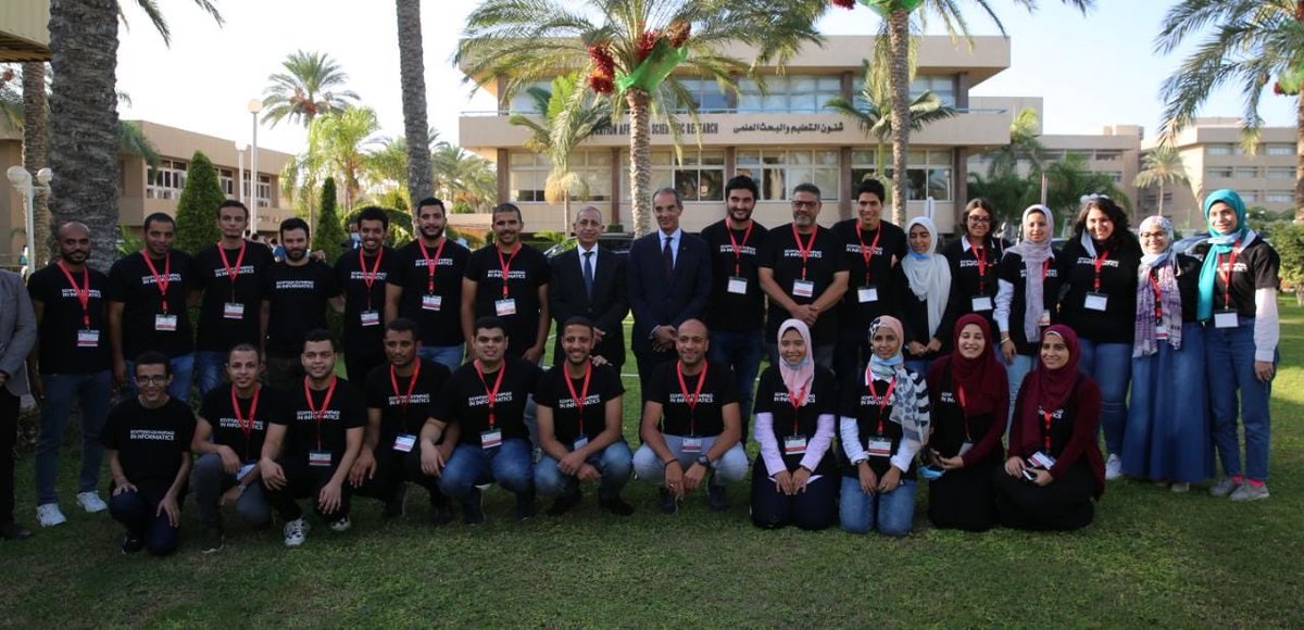 MCITEgypt's tweet photo. وزير الاتصالات يكرم الفريق المصري الفائز بأربع ميداليات دولية فى الأولمبياد الدولي للمعلوماتية https://t.co/97TpQmmLxy #ioi2020 https://t.co/b7wwJVqsFP