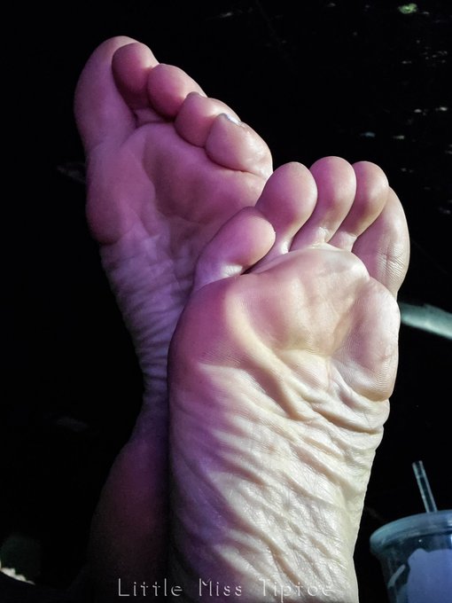 Scrunchy soles for saturday  Hope you are having a fabulous day. https://t.co/1HD1GERMfa<a href="/tag/feet"class="tags"><span>#feet</span></a><a href="/tag/feetlovers"class="tags"><span>#feetlovers</span></a><a href="/tag/soles"class="tags"><span>#soles</span></a><a href="/tag/footmodel"class="tags"><span>#footmodel</span></a><a href="/tag/footgodess"class="tags"><span>#footgodess</span></a>