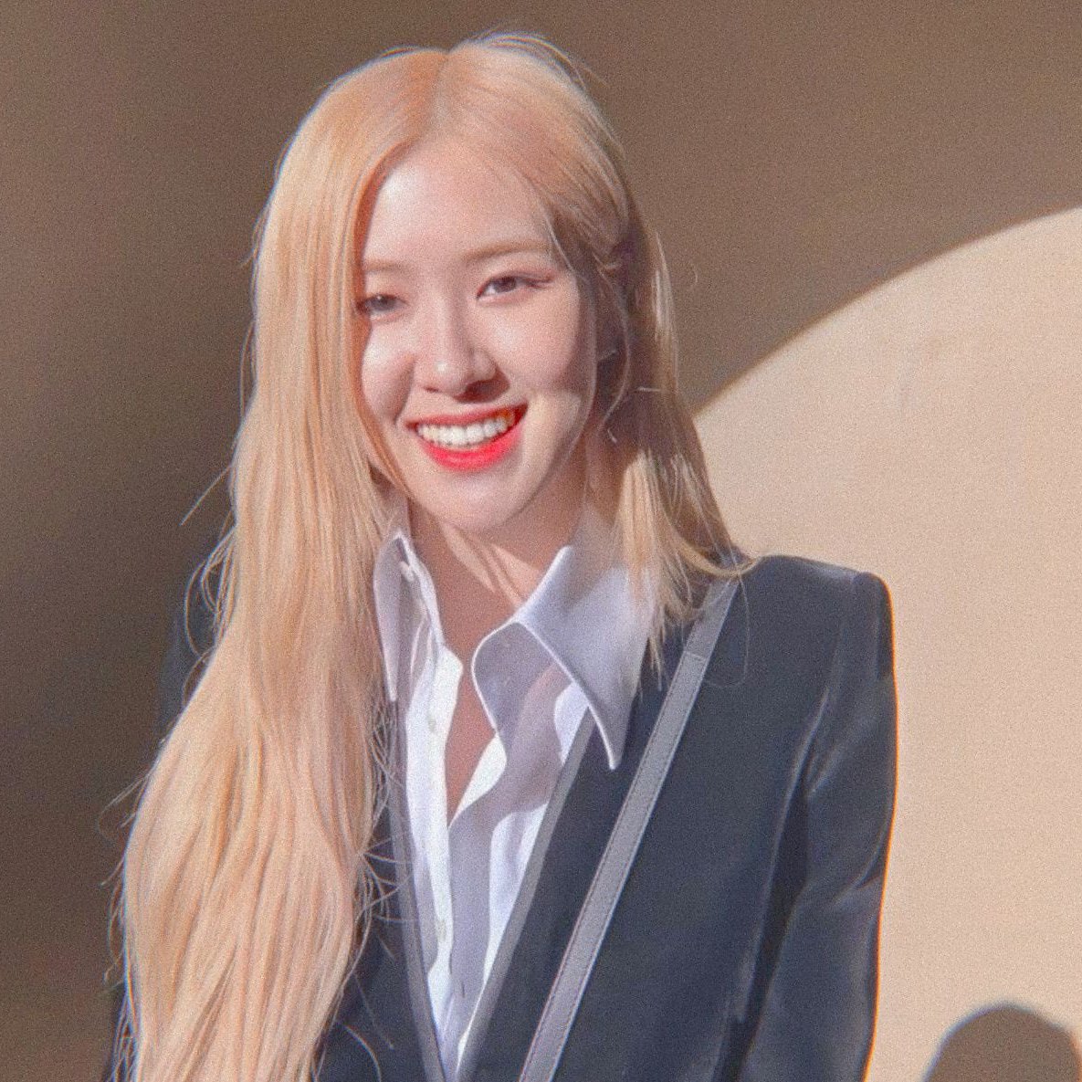 TrJisoo's tweet photo. Bu kadının fotoğrafına +18 şeyler yapacak kadar orospu çocuğu musunuz ? Cidden o kadar orospu çocuğusunuz. Sonuna kadar yanındayım Rosé'm #protectrose #SaveTheRose https://t.co/3wHNKImmhH