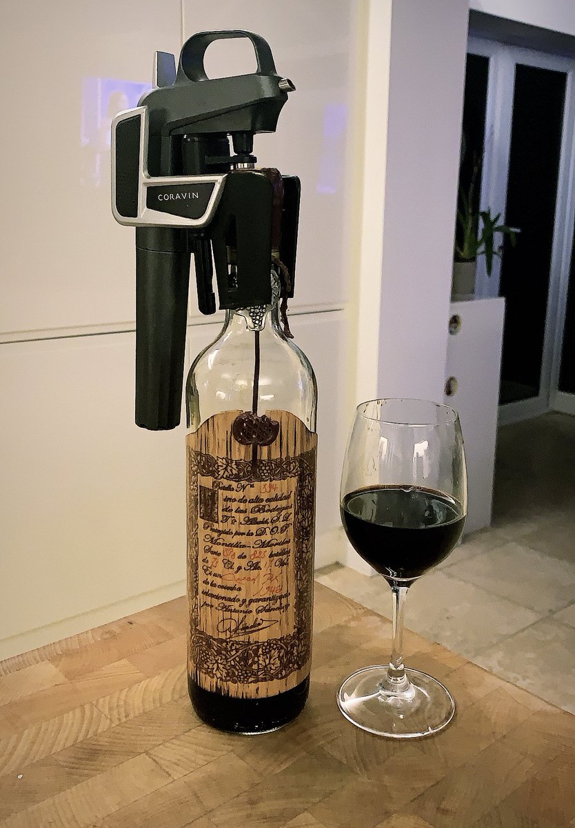 MoutonIsAClaret's tweet photo. One of the benefits of the Coravin. It allows me to dip into the 1946 #Donpx. And pairs very well with Langres cheese from Champagne Ardenne. #winelover #RP100 https://t.co/e6jXHpeMfu