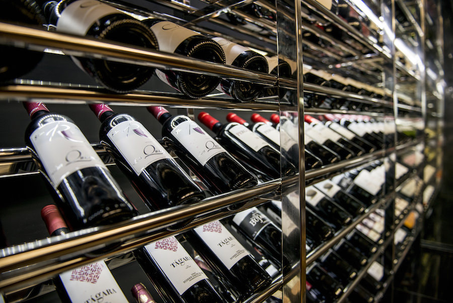 Maridar la carne con un buen vino es uno de los mayores placeres de la vida.

En nuestra bodega, encontrará el mejor maridaje.