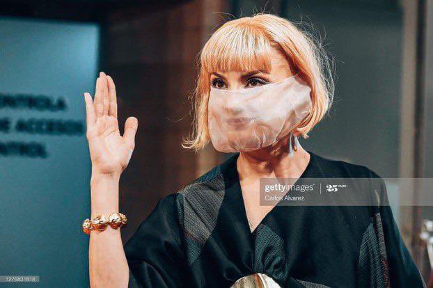 belisarilauraa's tweet photo. Los ángeles también llevan mascarillas 😷❤️ @Najwa_Nimri https://t.co/pEmMgUcdzL