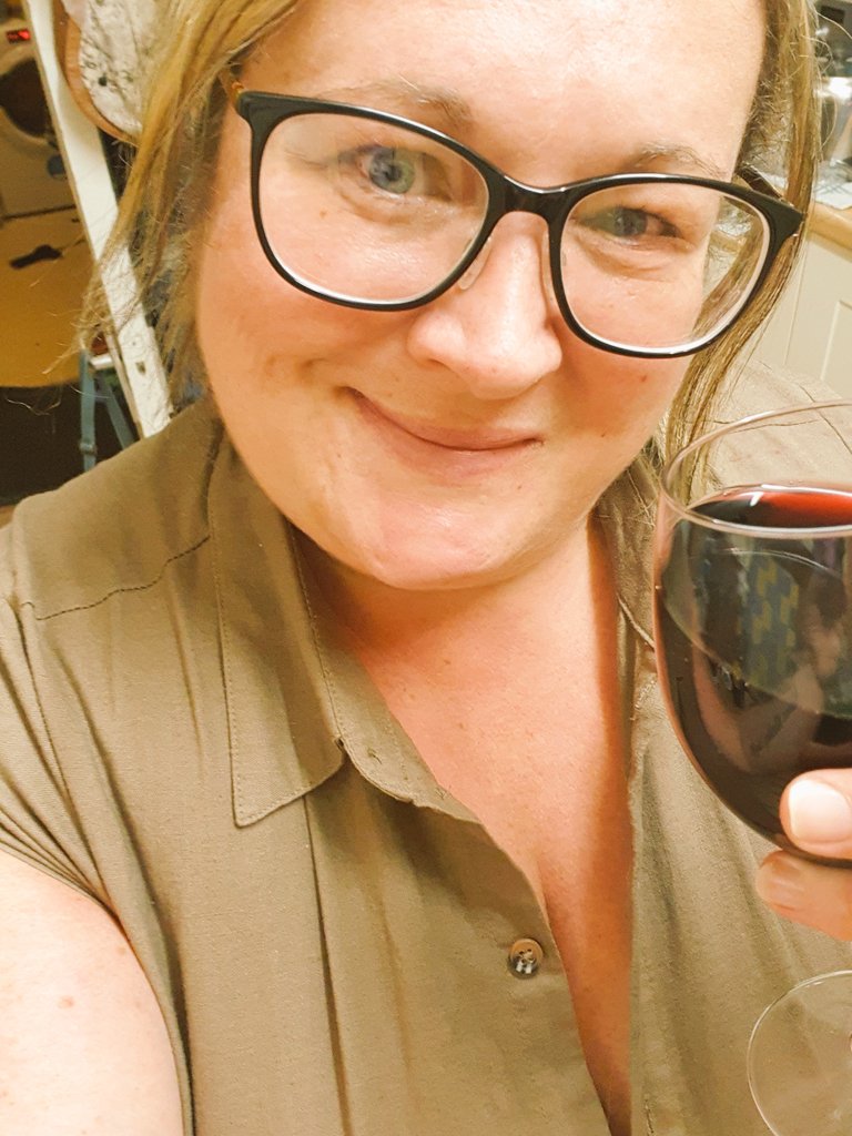 bettyface77's tweet photo. Saturday night food while watching @inbetweeners with the kids! @CampoViejoUK #happybetty #italianmeat #SaturdayVibes #SaturdayThoughts #SaturdayNight #rioja https://t.co/eF6nj1C9nM