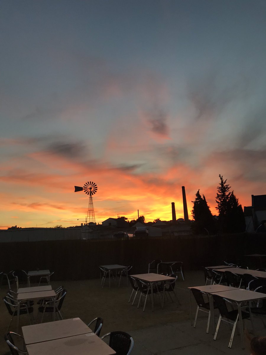 carmendenu's tweet photo. Dejo por aquí el atardecer de hoy en Écija porque me ha enamorado https://t.co/IiHB9lNGUs