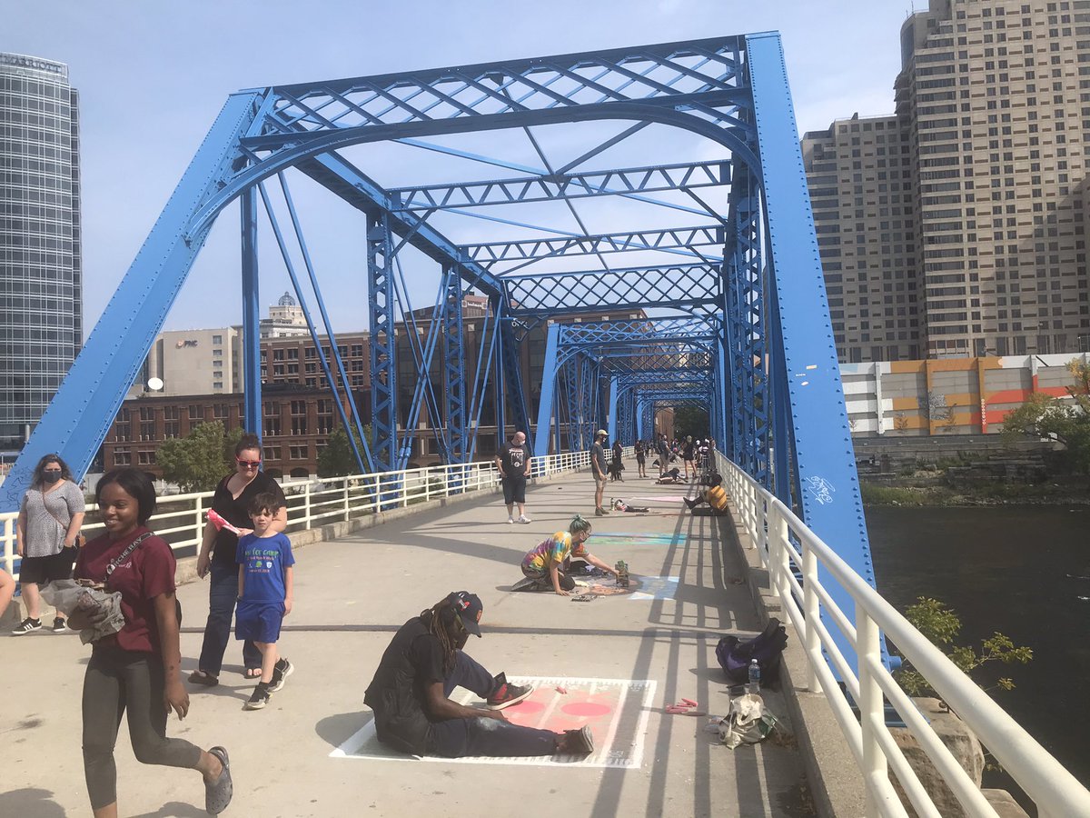 MarkFMillerGR's tweet photo. Artists at work in Downtown Grand Rapids at #ChalkItUpGR #peoplespaces https://t.co/ZNBeW0H3YD