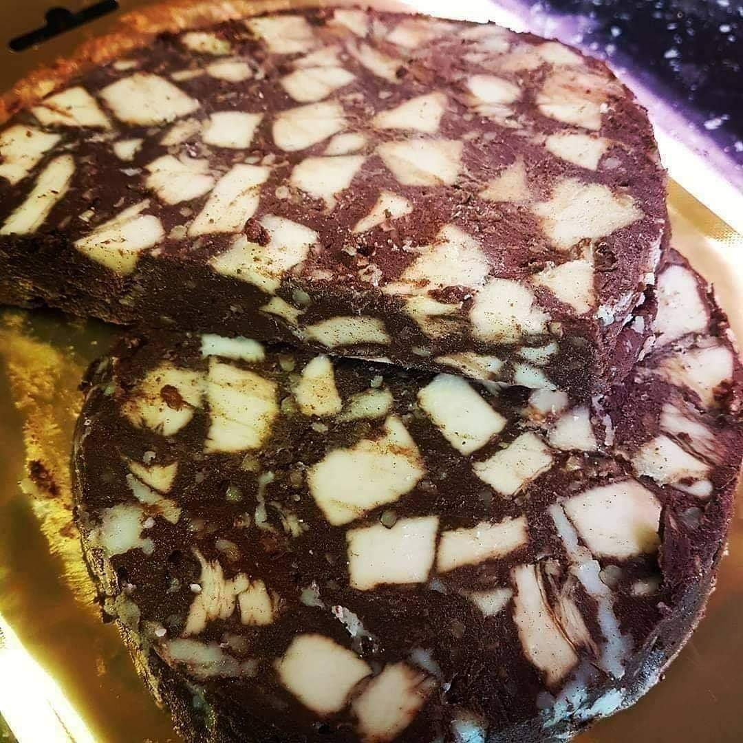 Black pudding ! Bit of a marmite kind of love it or hate it... We don't /daren't have a Sunday fry up without it, it is after all a super food which is made here at Lawns. Start your Sunday off with the best 👌 Shops open at 10am