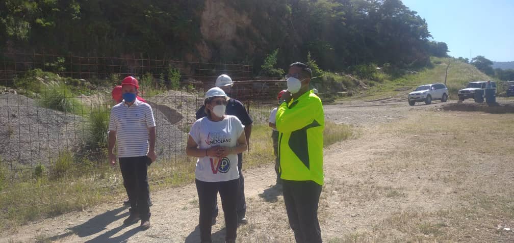 JoanC2030's tweet photo. Continuamos rumbo al #Hito 3.200.000, el #PoderPopularOrganizado ha llevado a cabo la ejecución de sus propias #ViviendasDignas es por ello que hoy inspeccionamos el Urb. de autoconstrucción Jorge Rodríguez Padre en La Yaguara Mpio. Libertador, Dtto. Capital https://t.co/gYrobItLmS