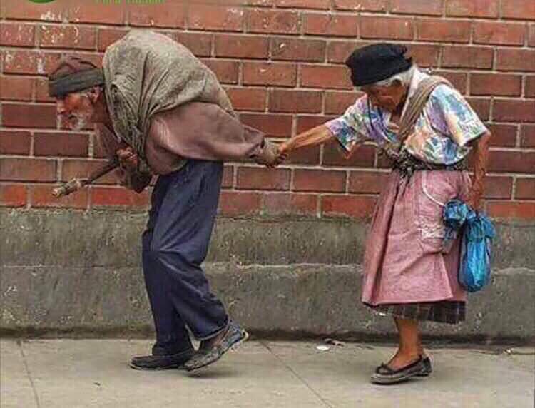 الأوفياء بالحب يكبرون 
ولكنهم لا يتغيّرون !💕