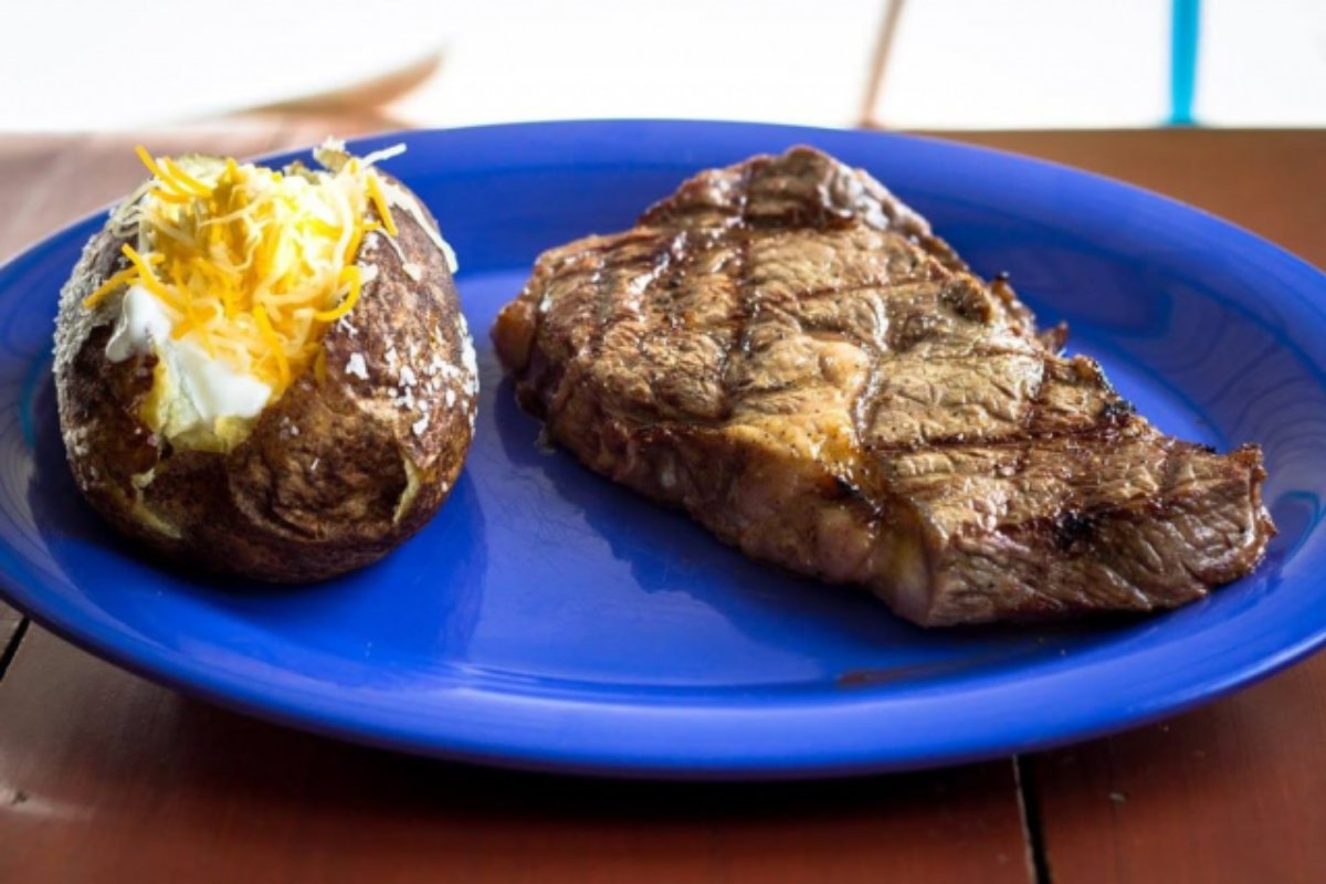 BlueBayou_TX's tweet photo. Saturdays are for steak night! https://t.co/COrba0UwMa