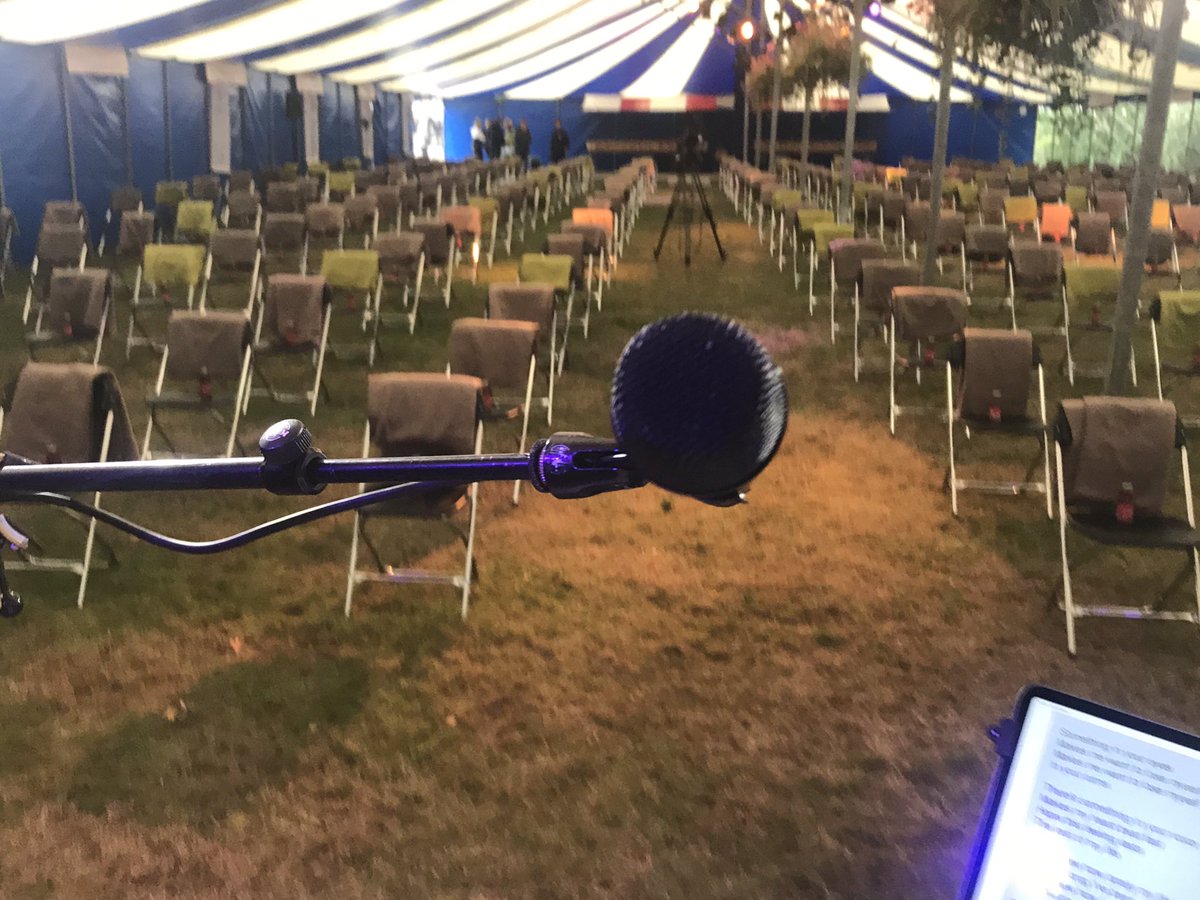 leonijansen's tweet photo. Op het bijzondere @SpringtijNL festival #terschelling 3 dagen over een duurzame toekomst. En dit is mijn uitzicht zonder publiek, straks mét en zingen met @carel_k https://t.co/zONItYNikh