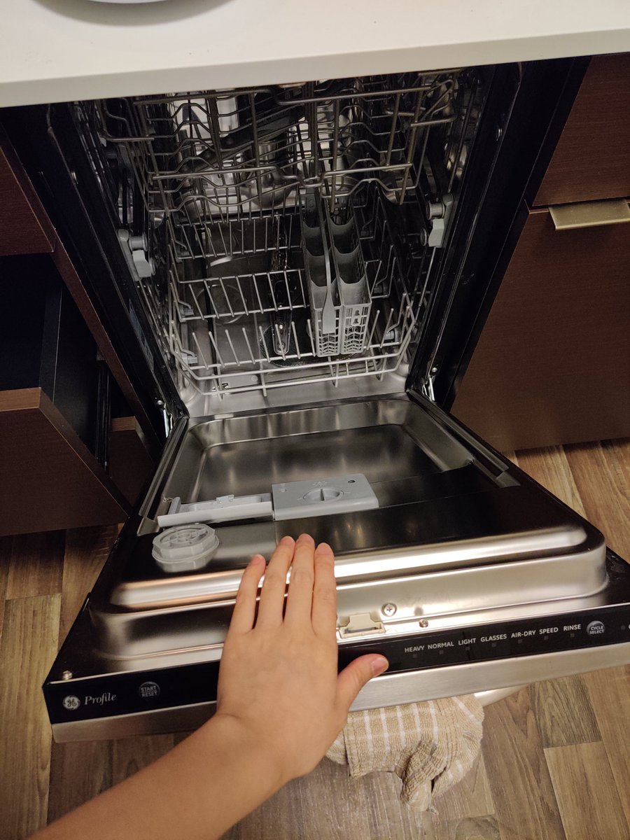 CursedCurry's tweet photo. My hotel has the smallest dishwasher ever seen. https://t.co/vqOH8WjLlo