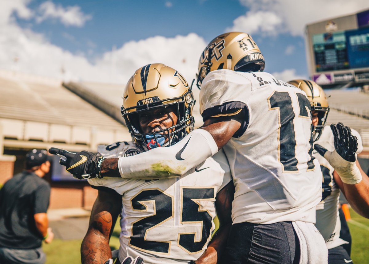 EAT, FRESHMEN 😤😤

First Sack <a href="/KHester2019/">Keenan Hester 5️⃣2️⃣</a> 
First TD <a href="/Humble_Johnny/">Johnny richardson🦍</a>