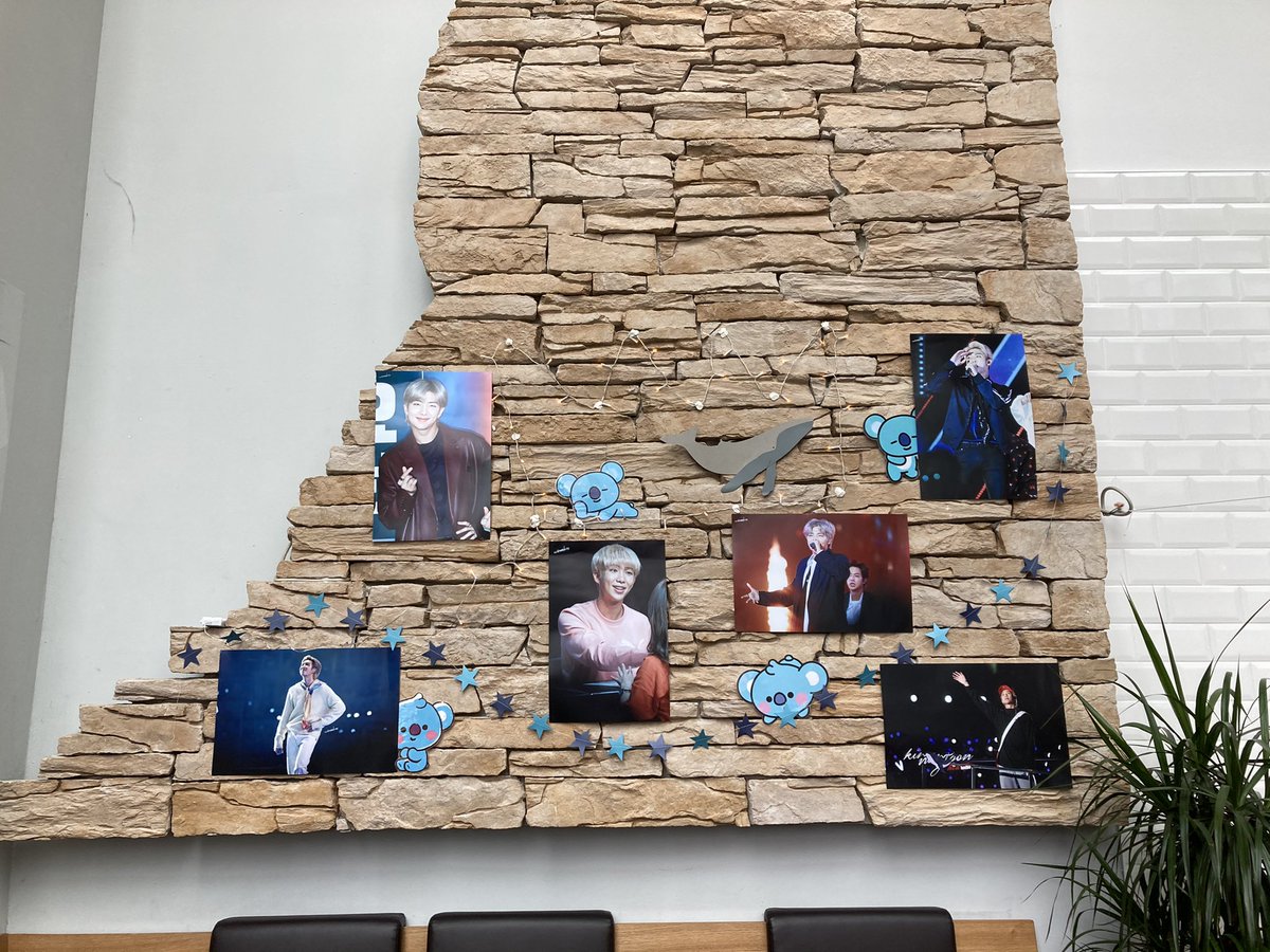 awkwardanja's tweet photo. Thank you so much for today, it was my first event and you were lovely!! Everything was so beautifully decorated and well organised despite the current situation. Thank you ๐ @heartland94_rm @mikrokosmoscafe #MAP_OF_THE_KING
#MAP_OF_JOON
#RhythMCafe2020
#MikrokosmosCafewithRM https://t.co/SRJ3dsJnxm
