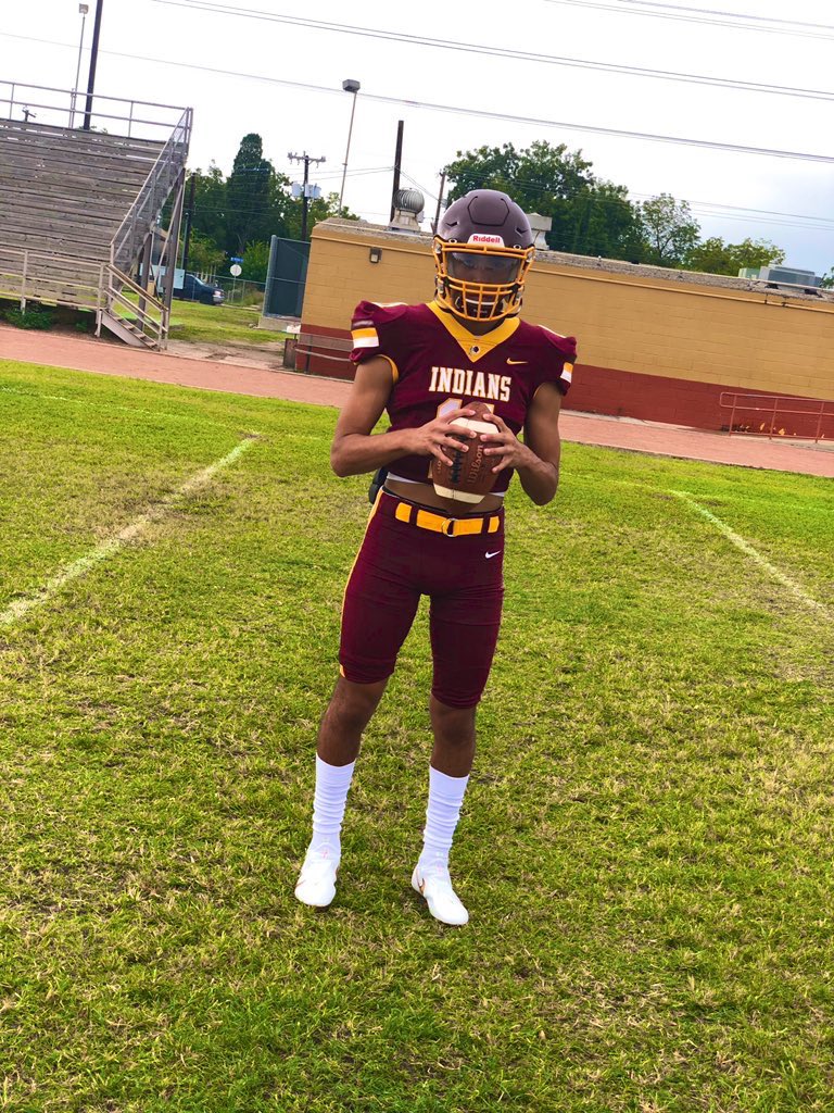 jossee_3's tweet photo. football season year ✌️ let’s get it #juniorseason https://t.co/2bJGHyFX3u