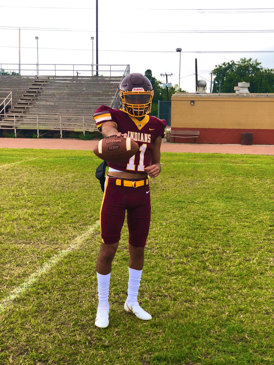 jossee_3's tweet photo. football season year ✌️ let’s get it #juniorseason https://t.co/2bJGHyFX3u