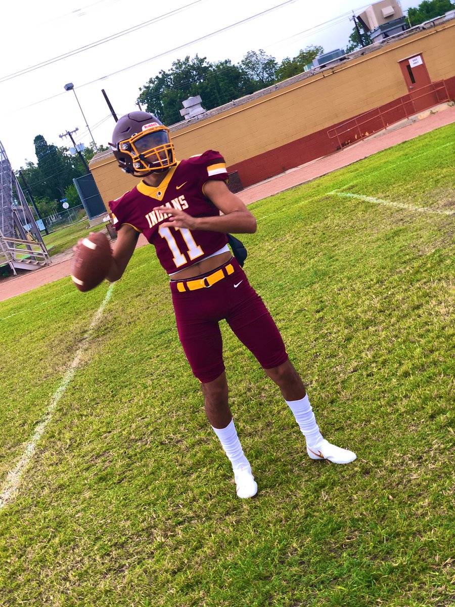 jossee_3's tweet photo. football season year ✌️ let’s get it #juniorseason https://t.co/2bJGHyFX3u