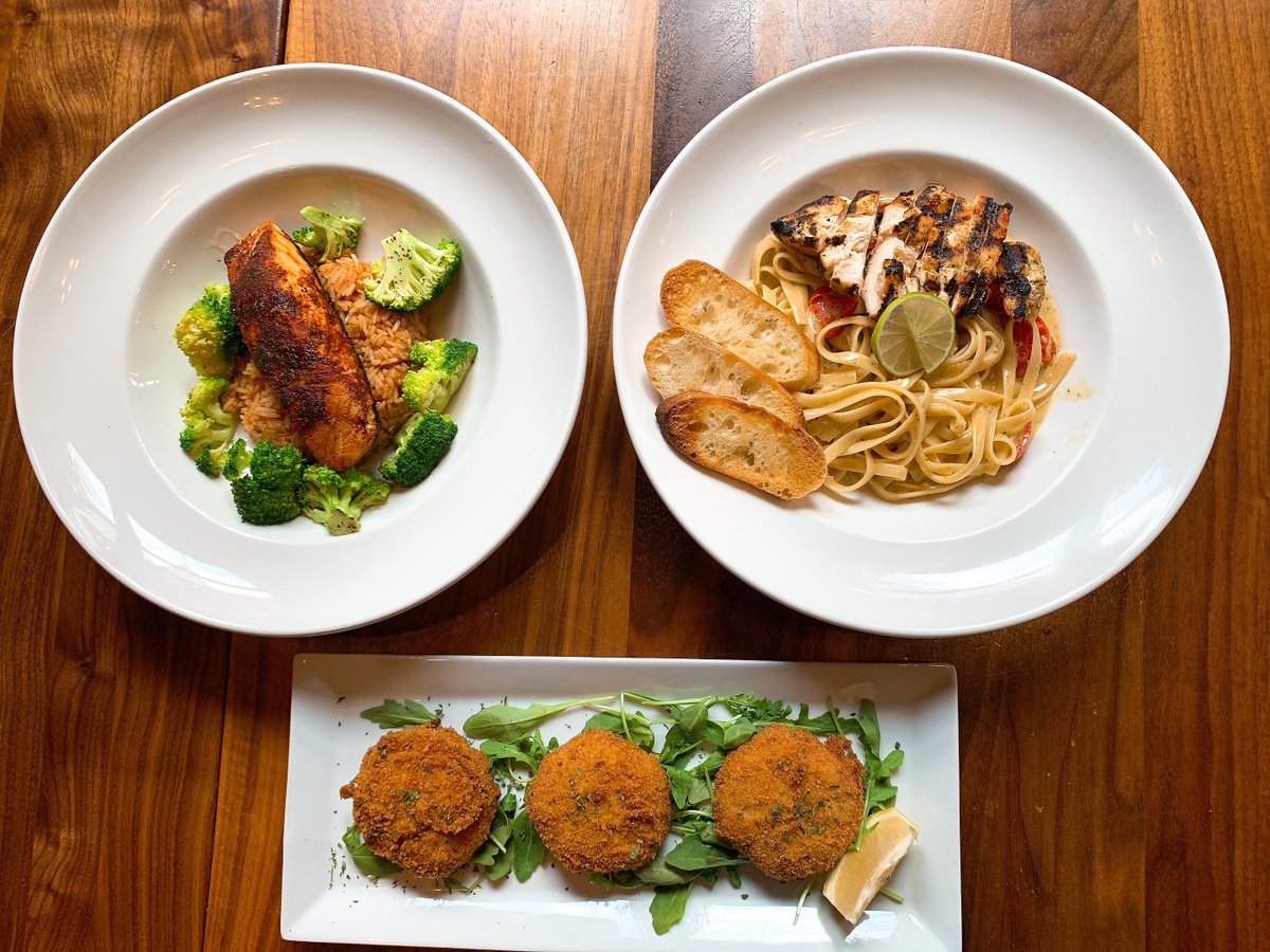 This is a food smile...our weekend chef features running all weekend long.  Blackened halibut, chicken fettuccini and crab cakes.  Yum yum.  Visit us at brantpump.com to book your table.

#burlingtonontario #BurlingtonONT #dtburlington