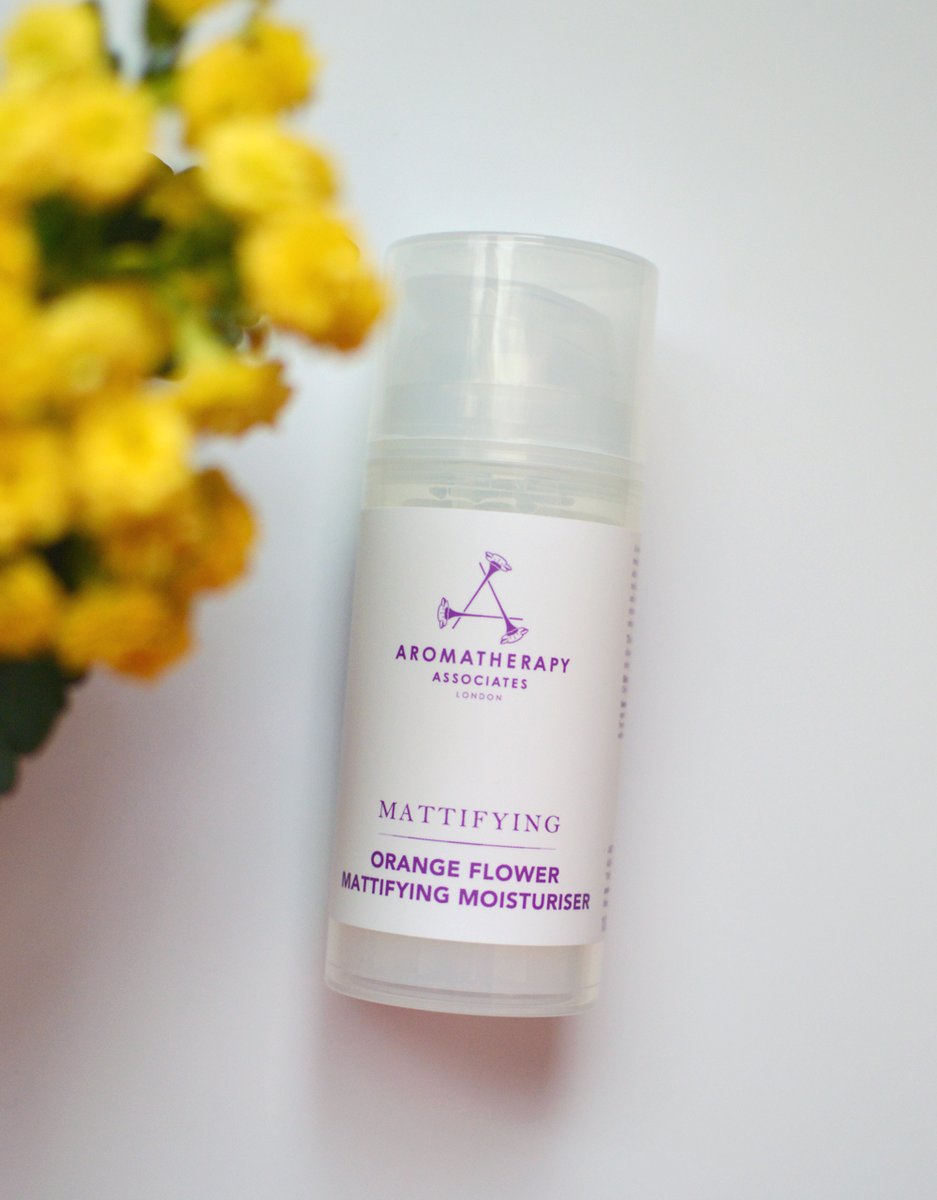 BloodyPeach's tweet photo. Aromatherapy Associates Orange Flower Mattifying Moisturiser
https://t.co/Jfv4eRDcUG
#skincare #aromatherapyassociates #mattify #mattifying #moisturiser #moisturizer #cuidadodelapiel #highend #orangeflower #bbloggers #essexbloggers #bloggersmx #flatlay #nikonphotographer https://t.co/fhKr2WtT5o