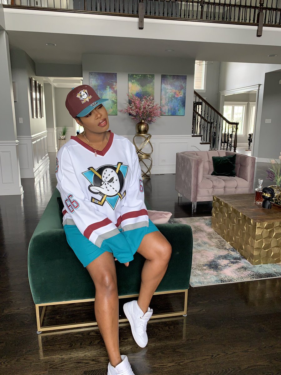 TaRhondajay's tweet photo. Sitting here thinking about how A lot of people told me “No” ..... but I turned around created my own “YES”! Sooner or later they gon find out #IAmTheMissingPiece  🧩 https://t.co/ebrCgX9JK6
