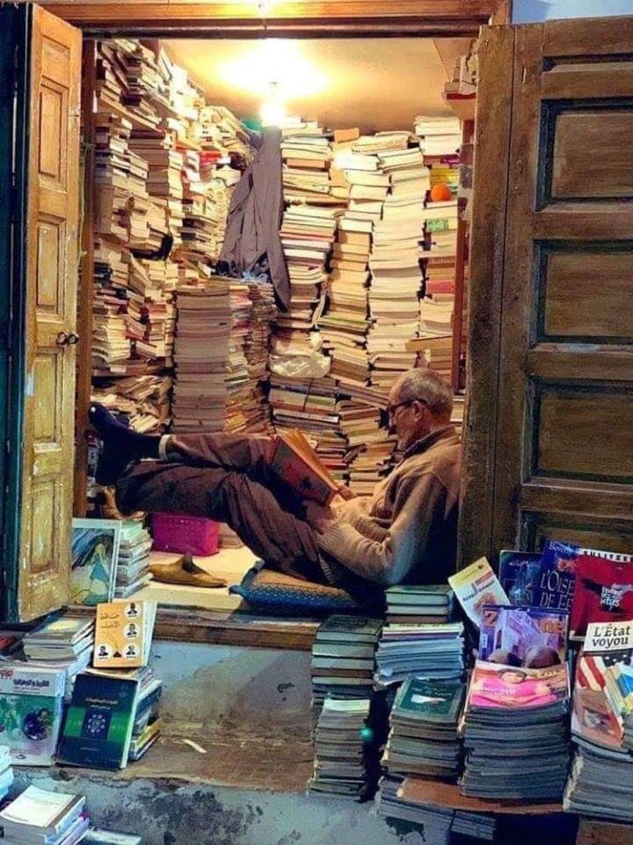 ValaAfshar's tweet photo. “Reading can seriously damage your ignorance.” https://t.co/h7jJ4PTsLd