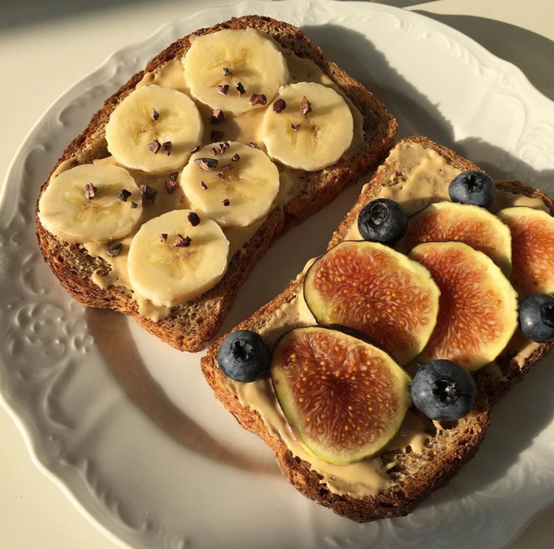 -الحياة ستظل ناقصة حتى نهاية الأيام، فلا جدوى من تأجيل شعورك بالإمتلاء انتظاراً لكمالها، ما تراه اليوم كمالاً قد لا يغدو كذلك غدا، ولن تنال سوى إضاعة أيامك بالمطاردة! كل ما عليك هو أن تنظر حولك وتستمتع بما تملك، مع سعيك نحو الأفضل بنفسٍ مطمئنة☕️🍫🌈.