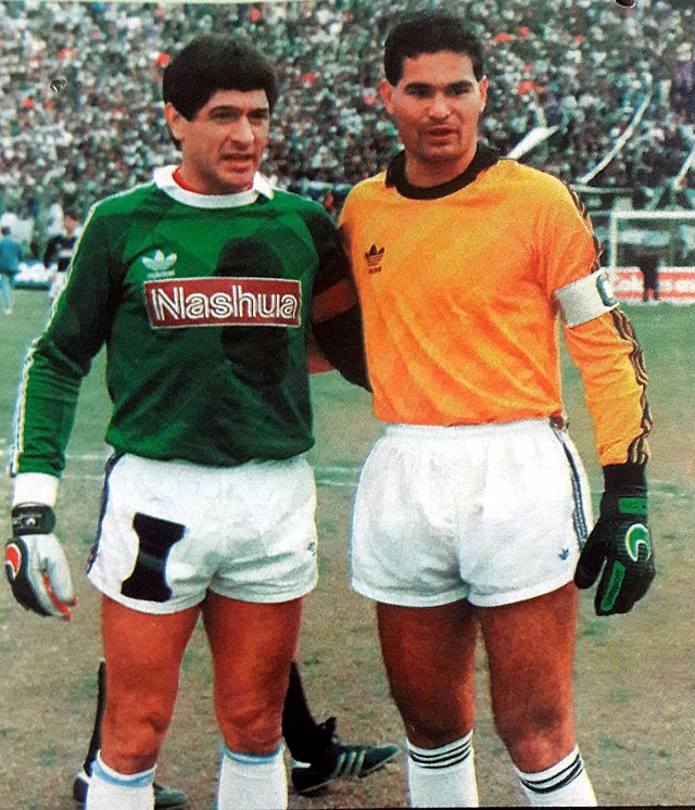 FootballFtbol1's tweet photo. @90sfootball Goalkeepers Ubaldo Fillol (left) and José Luis Chilavert 1988
@ubaldofillol 
@JoseLChilavert_
https://t.co/zeemkhxsFd