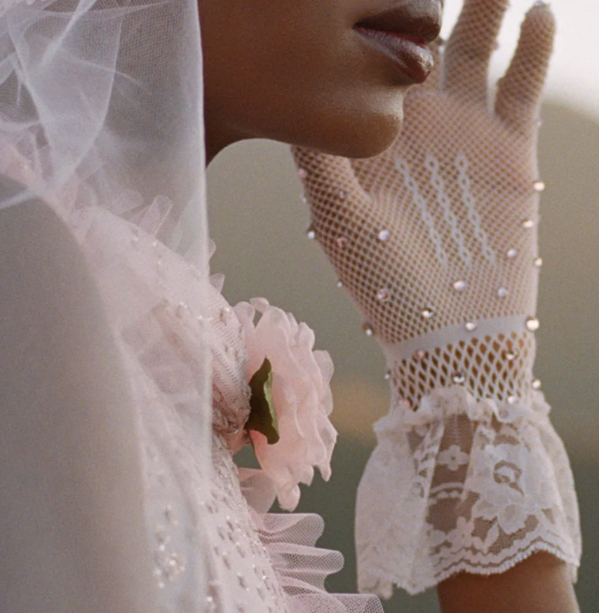 MeowMag's tweet photo. Sueños de tul y encaje en #Rodarte SS'21💕 #MEOWlook https://t.co/Yi2AMBMic2