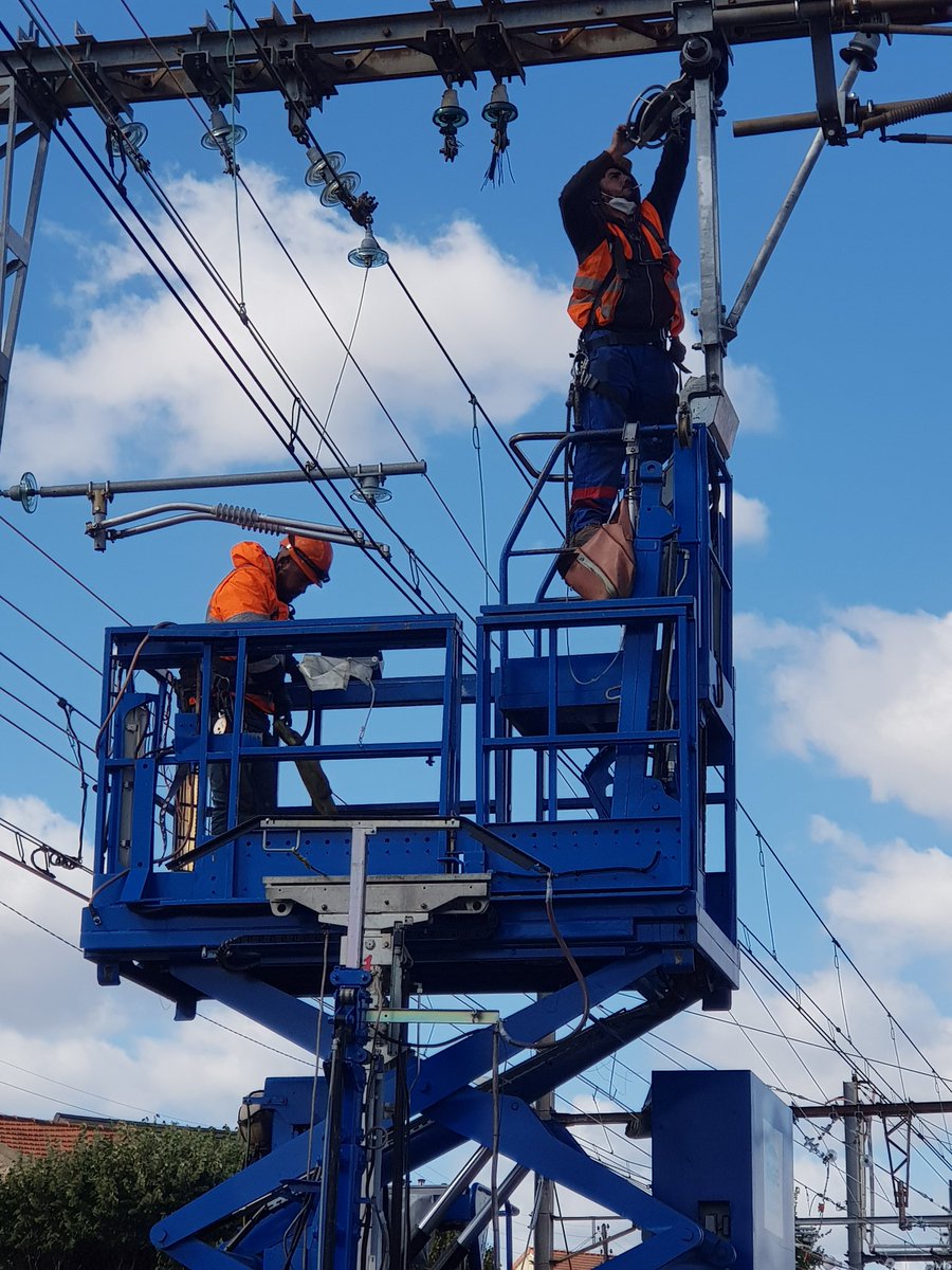 We 7-Massy Valenton Est avance pour <a href="/RERC_SNCF/">RER C</a> et <a href="/TGVINOUI/">TGV INOUI</a>
Plus de 52h de travaux caténaire non stop à Orly par les équipes <a href="/itif_travaux/">1Afer2rail</a> <a href="/SNCFReseau/">SNCF Réseau</a> et entreprise INEO catenaire <a href="/ENGIEsolutions/">ENGIE Solutions</a>