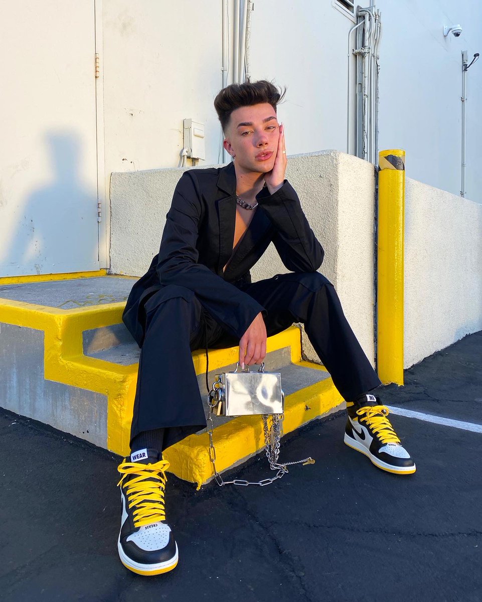 jamescharles's tweet photo. 🐝💛 https://t.co/4MyDPZPFGq