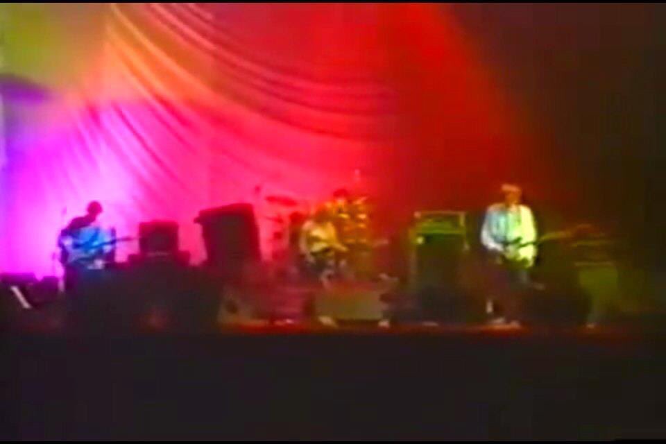 sergisonic's tweet photo. I remember one of my best Sonic Youth show, March 1995, amazing one in Granada, Spain, where SY played three #WashingMachine25 instrumental songs (we thought that they were jamming): Becuz and WM and maybe Saucer Like. It was really impressive! That Becuz version was thrilling... https://t.co/sTHB20lnQU