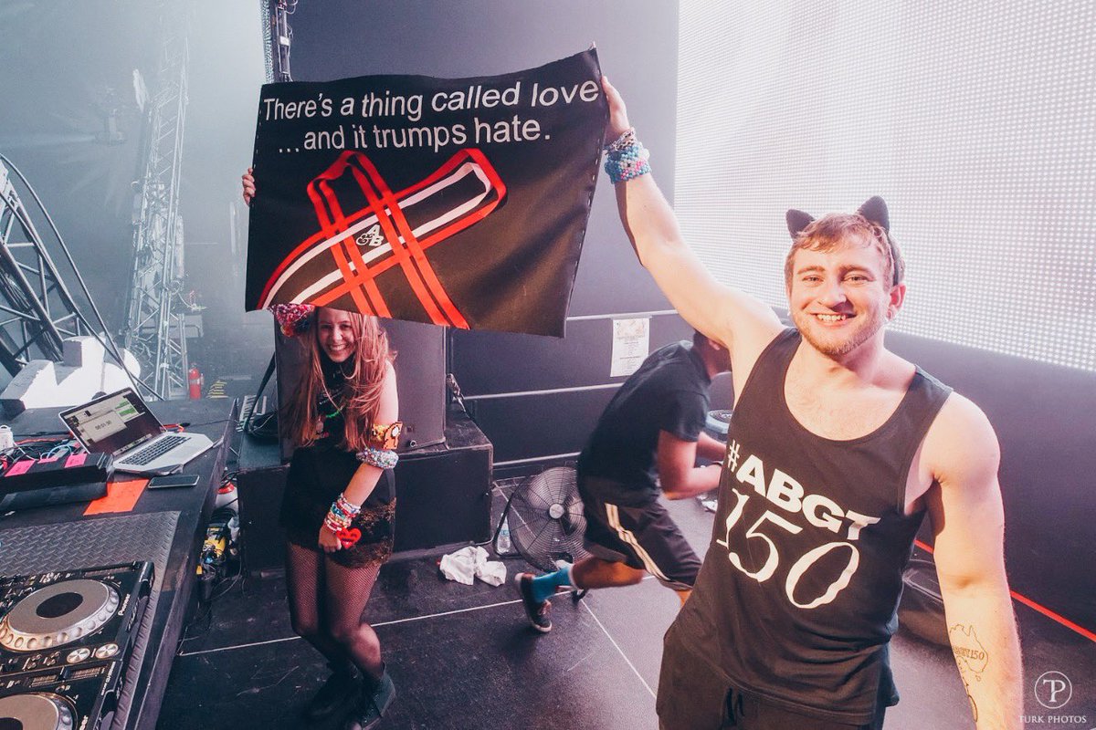 livlaugholive's tweet image. DONT FORGET ABOUT A THING CALLED LOVE #ABGT400 ❤️❤️❤️