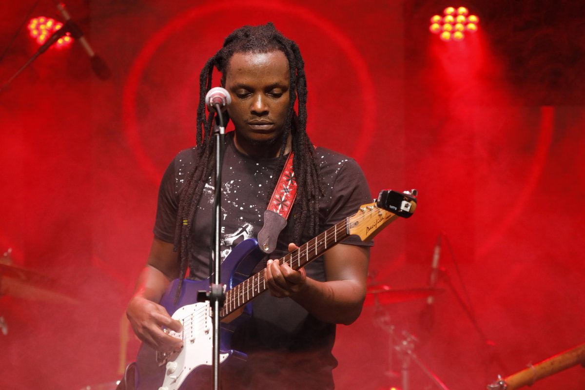 josephinewanja's tweet photo. The way they kamata those guitars bwana... Eish!! #tracekambanight https://t.co/hh5wSl3e7R