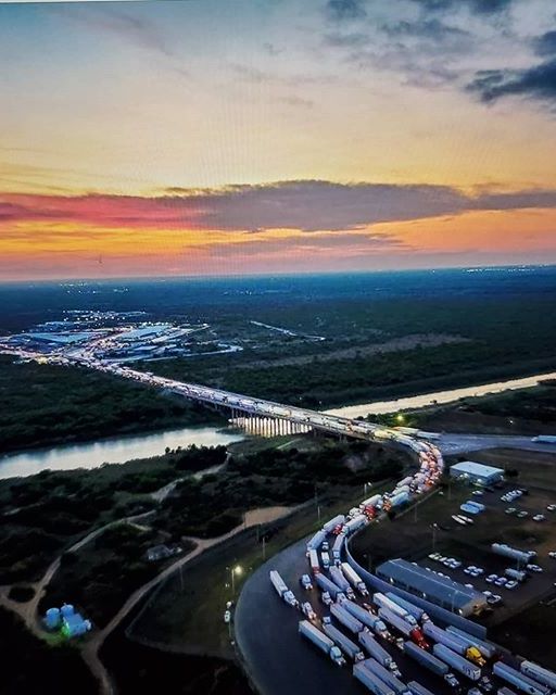 VisitLaredoTx's tweet photo. A beautiful look at commerce.  
#WorldTradeBridge  #HolaLaredo #TexasToDo #DreamTexas #DreamLaredo #VisitLaredo
.
.
📸 @erikvillarreal https://t.co/BC8fPVKxv2
