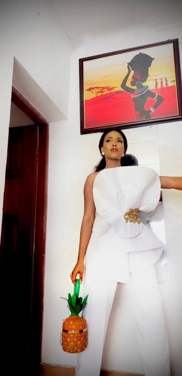 ige_biodun's tweet photo. We ain’t playing😍let’s start celebrating with our winner #bbnaija #Laycon #WhitePartyWithLaycon https://t.co/EY3yzA8sZk