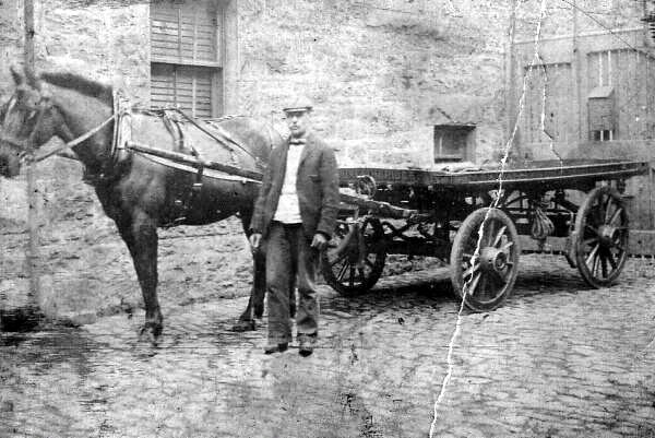 And here is the Wass nag and cart in 1925. I wonder if that's Thomas Wass? (pic from Edinburgh Collected)