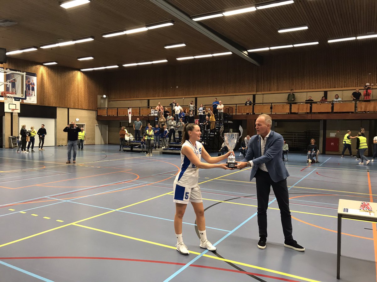 Basketbal vrouwen van Den Helder pakken na 13 jaar weer de beker..  Maandag in <a href="/NHSport_/">NH Sport</a> uitgebreid aandacht aan dit succes van coach Mario Bennes #basketbal <a href="/Basketball_NED/">Basketball Nederland</a> <a href="/BVDenHelder/">Dames Topbasketball Den Helder</a>