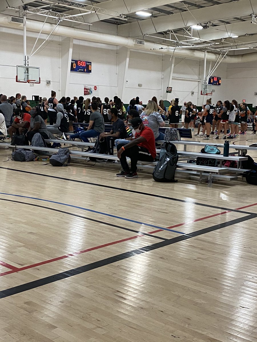 TeamFortWorth's tweet photo. When I say it’s a lot height at the @I35Showcase_GBB with players #90 Piper Peterson 6’2, #122 Maggie Hutka 6’1, #89 Madison Sloan 6’1, 125 Meredith Mayes 6’2, #78 Ashley Ngene 6’1, #197 Kassidy Cormier 6’5, #180 Victoria Jordan 6’0, #123 Kyla McMinn 6’0, @girlzprepreport https://t.co/hbThnnGvFd