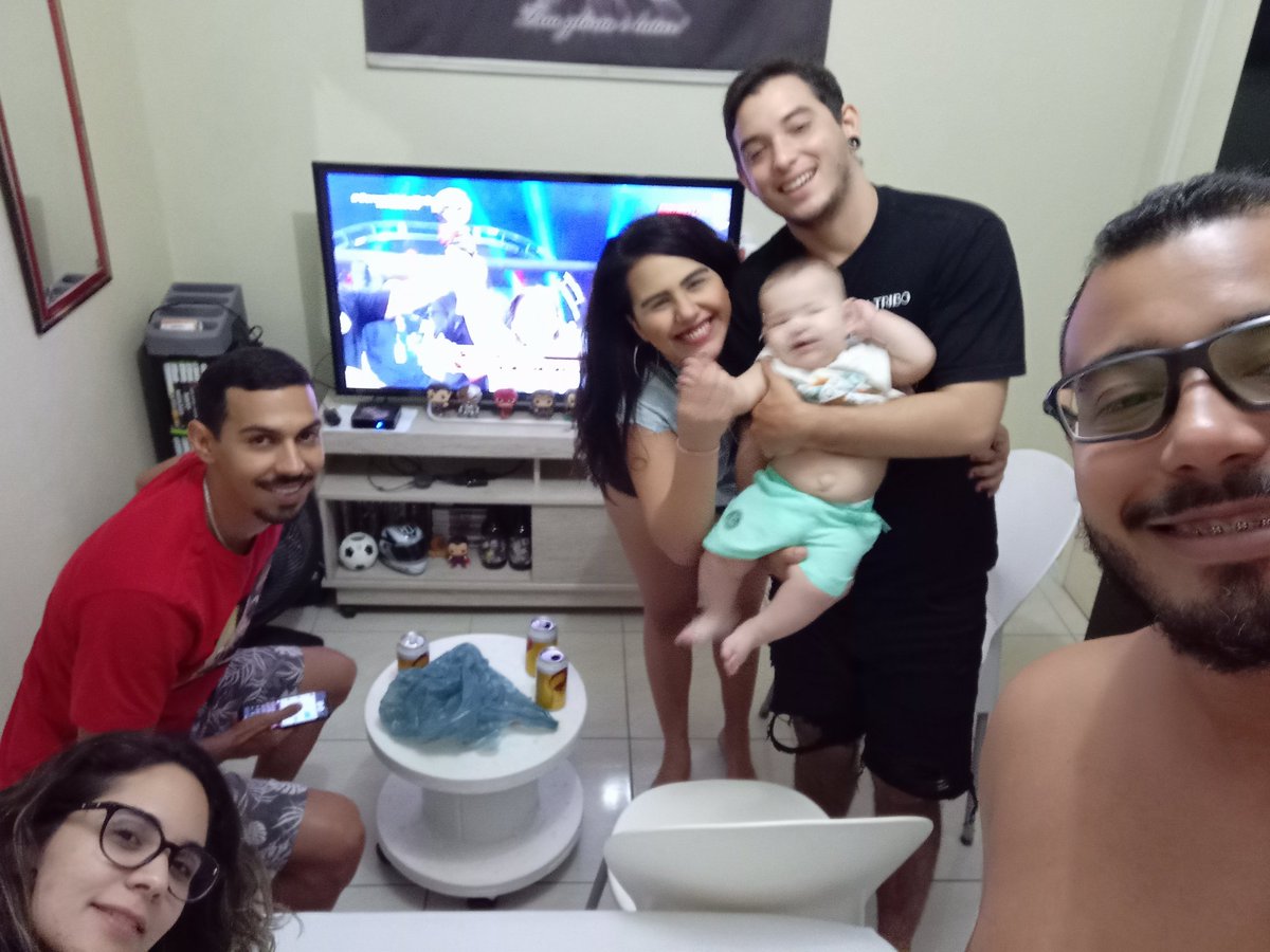 andersoncmsilva's tweet photo. #borrachinhanocombate 
Com o Afilhado Noah.
Leandro
Tayna
Nayara e Daniel https://t.co/US0kY0U1Pu