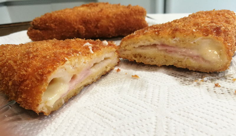 PS: the newly acquired source of affordable, plausible mozzarella made me re-discover a humble dish of Southern Italian cooking, mozzarella in carrozza (literally, "mozzarella in a carriage"). It's a lot of fun to make and your kids will love you for it.