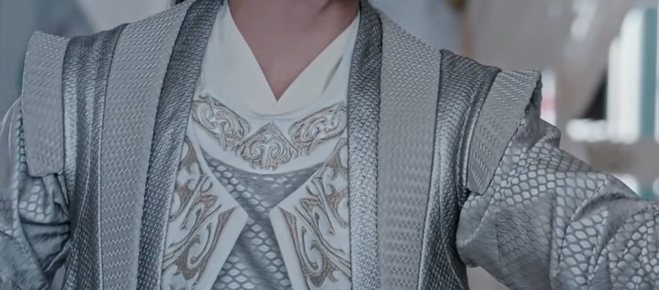 jgy's next chronological outfit is from the empathy sequence, which keeps the same color scheme from the previous look while being an entirely new style we don't really see on anyone else, the closest matched elements being rounded collars of one of zixun's outfits and the ouyang