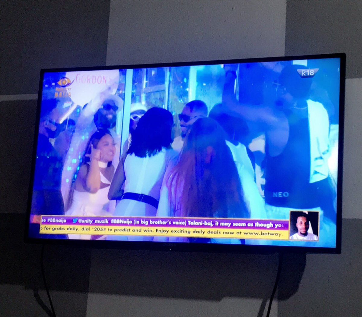 ipleasureQueen's tweet photo. Finally LILO and #BBLaycon moment vibing to #senselessbyLaycon #BBNaija2020 
💡💡💡💡💡💡💡@itsLaycon https://t.co/cWT4yaGtHI