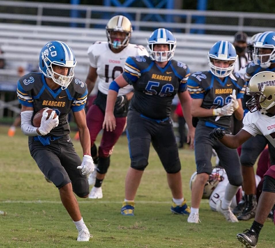 troy3humphreys's tweet photo. #LifeIsGood Living it to the fullest. @kcdathletics
#kcdfootball #footballlife #bounceback #moveforward #slimeseason https://t.co/2ibvpA1GTw