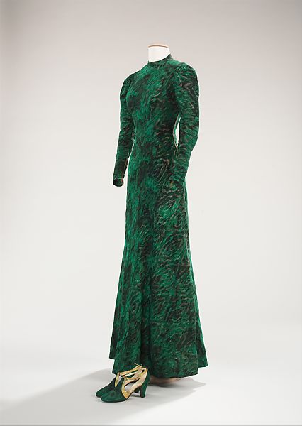 WikiLVSFashion's tweet photo. #ElsaSchiaparelli (Rome, 1890 - Paris, 1973) was an Italian naturalized French designer, inventor of the #rosashocking color. Together with #CocoChanel she is considered one of the most influential figures of fashion in the interwar period ft @Wikipedia https://t.co/Sd2viovgA8 https://t.co/lt1ownJ8Fa