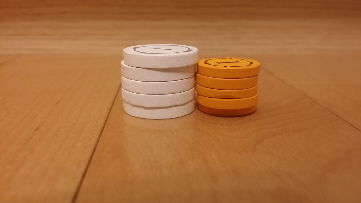 りばコイン、2セット購入しました。同数のテンデイズコインと比べるとコンパクト！ 色彩もあってりばは木製コイン、テンデイズは木製ポーカーチップという趣です。  りばは手元のお金や資源管理用、テンデイズは他プレイヤーに見せる用途（ゲーム内賭け要素とか）と ...