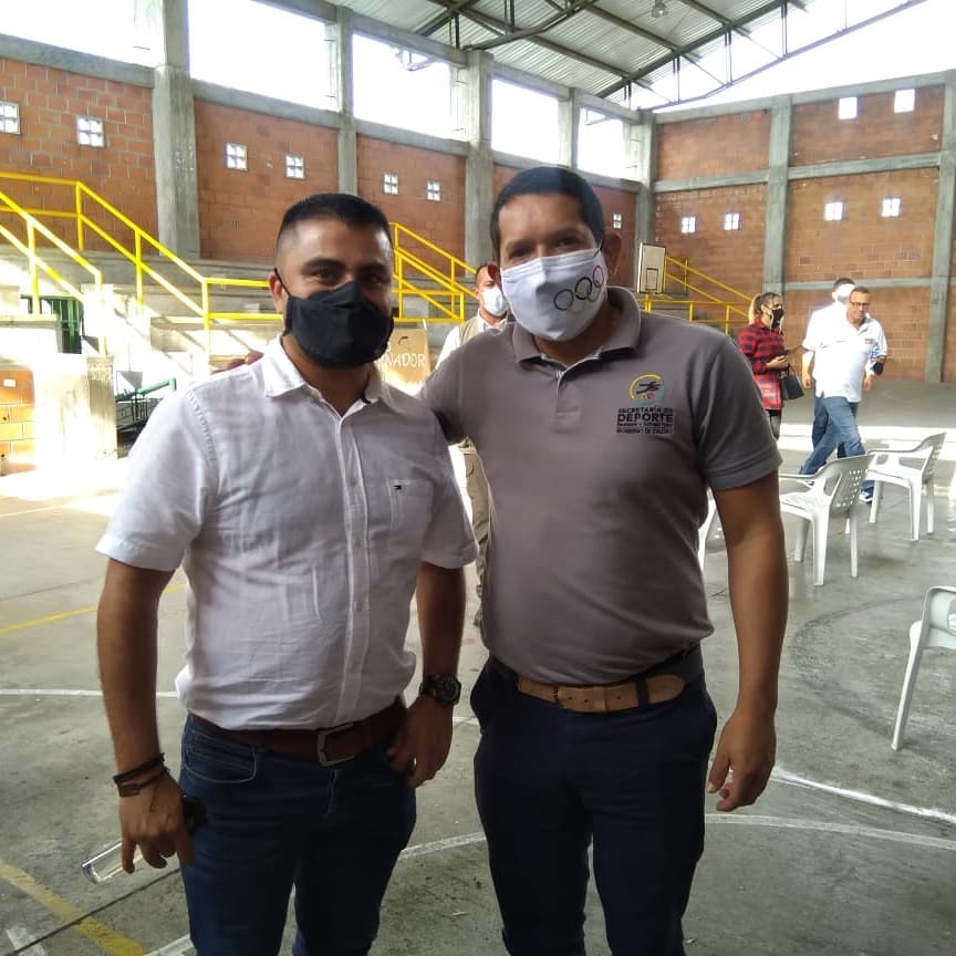 El secretario de deporte de Caldas, Andrés Felipe Marín acompañó al gobernador Luis Carlos Velásquez al municipio de la Merced, para atender algunos requerimientos relacionados con los escenarios deportivos de la localidad.

En deporte #PrimeroLaGente