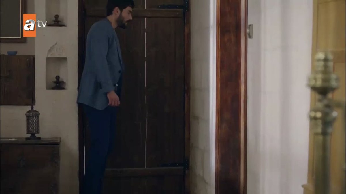 i thought he was sneaking in to see her but he’s there for azat sksjsjjsjs  #Hercai  #ReyMir