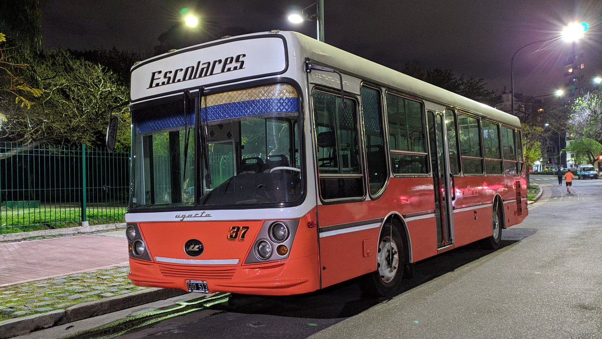 CiudadDeBondis's tweet photo. Me encontré con este lindo #Ugarte #MB1315 de escolar, Ex Linea 10 / 17 https://t.co/sYYBTo9GlQ