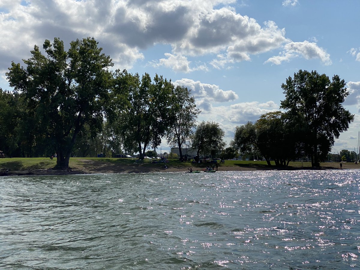 It seemed like every boat in Cleveland was out today, trying to soak up the last of the warmth and sun!  I kayaked past the Coast Guard station and  #WhiskeyIsland, both of which were busy with fisherman and others enjoying the day! – bei  Historic Coast Guard Station